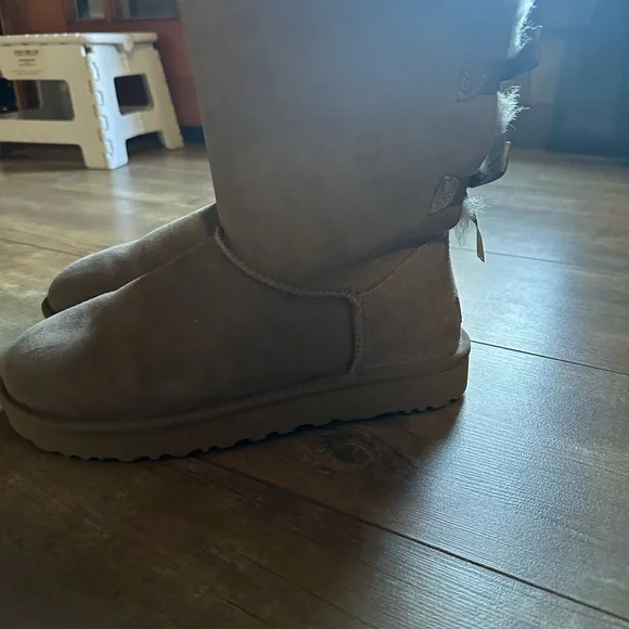 UGG Bailey Bow - Picture 2 of 6